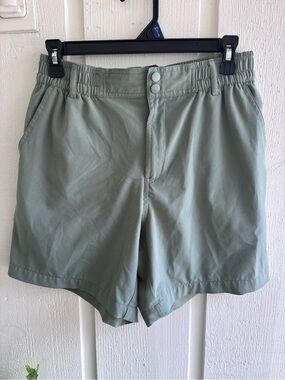 BURLEBO High-Waist Light Sage Button-Front Shorts